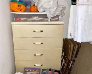 Sheets, Frames, Dresser