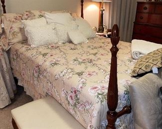 Drexel Full Sz Bed, Vanity Bench Seat, Floral bed Spread Set