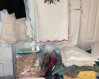 Christmas Tablecloth, Vintage tablecloths 