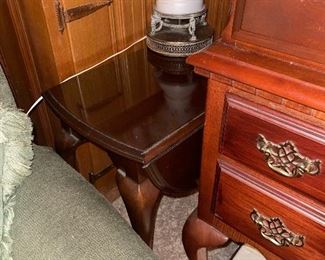 Ethan Allen Georgian Court Drop Side Table