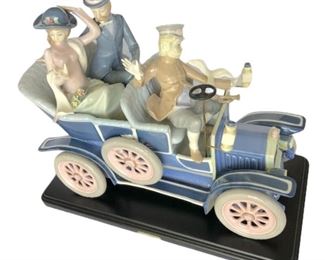 CCS0037:  Rare Porcelana del Mediterraneo Newlyweds Trouseau Figurine w/ Antique Automobile 