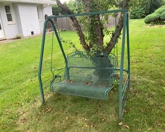 Outdoor swing 