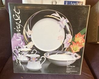 Charismas Black 5 piece serving set
