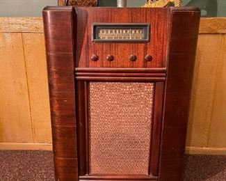 Antique RCA Tube Radio with Record Player - Not Working