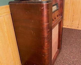 Antique RCA Tube Radio with Record Player - Not Working