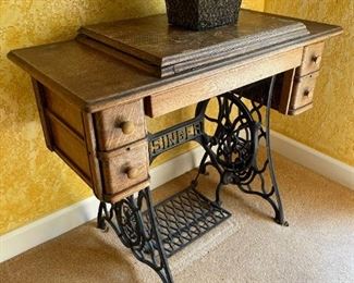 Antique Singer Sewing Machine Table / Cabinet