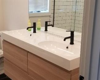 Contemporary bath vanity - very stylish!
