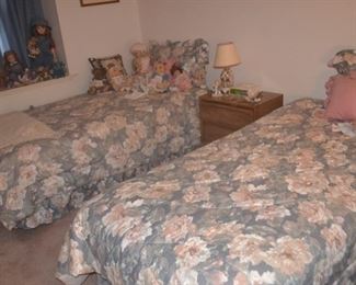 TWIN BEDS AND BEDDING