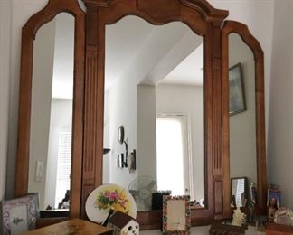 This is the mirror that goes with the Thomasville dresser. 