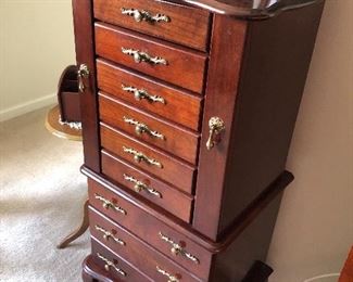 Very clean jewelry chest