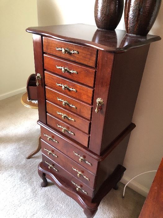 Very clean jewelry chest