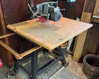 Black and Decker Commercial Duty Saw with Extra Blades