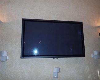 LARGE WALL MOUNTED MONITOR