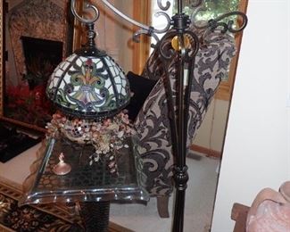FLOOR LAMP WITH STAINED GLASS SHADE