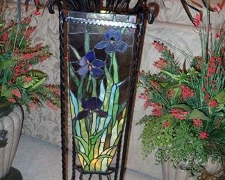 FLOOR LARGE STAINED GLASS LAMP