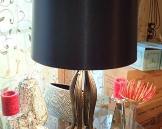 TABLE LAMP W/BLACK SHADE