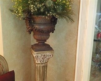 COLUMN - URN WITH DRIED