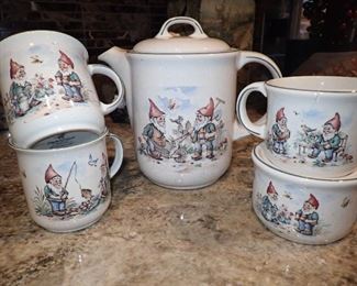 PFALGKERAMIK / GERMANY TEA SET WITH CUPS & EXTRAS