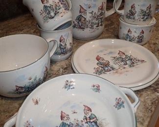 PFALGKERAMIK / GERMANY TEA SET WITH CUPS & EXTRAS