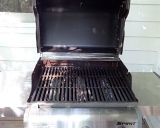 WEBER GRILL WITH COVER