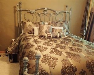 CURVED IRON BED