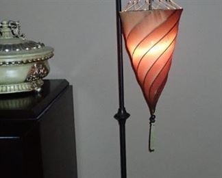 FLOOR LAMP