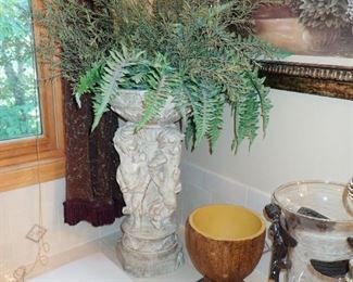 URN WITH GREENS