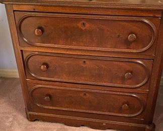 https://www.ebay.com/itm/114895791235	ME6029: Wood Chest of Drawers
