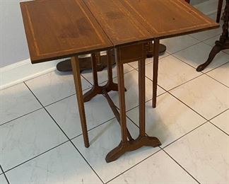 https://www.ebay.com/itm/124815358265	ME6053: Small Drop Leaf Table
