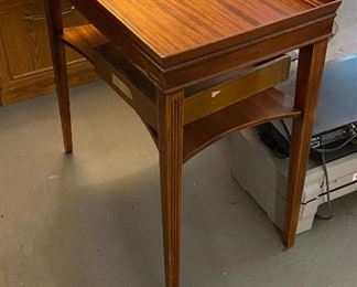 https://www.ebay.com/itm/114895786628	ME6082: Rectangle Accent Table 
