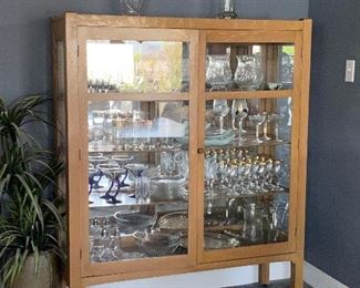 https://www.ebay.com/itm/114895872391	EL6006 Vintage Oak Display Cabinet
