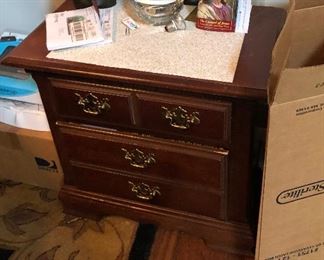 https://www.ebay.com/itm/124815920407	LS5010 Early American Night Stand 

