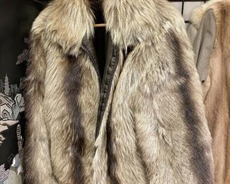 https://www.ebay.com/itm/124776501242	TM9416 Fur Coat by M Julian Size 38 LLama?
