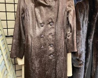 https://www.ebay.com/itm/114777599842	oR9000 John Baldwin Vintage Fur Full Length Coat Beaver? UShip or Local Pickup
