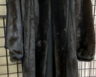 https://www.ebay.com/itm/114777621109	CF9200 Black Mink Full Length Coat by Blackblama UShip or Local Pickup
