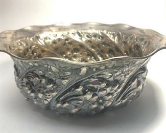 https://www.ebay.com/itm/124821569798	ME7038 Sterling Gorham Floral Bowl (408g)		Buy-It-Now	 $960.00 
