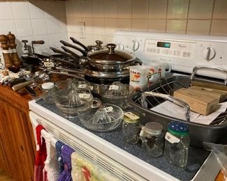 MISCELLANEOUS COLLECTION OF POTS, PANS, REAMERS, AND KITCHENWARE