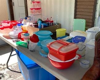 MISC. TUPPERWARE AND PLASTIC CONTAINERS