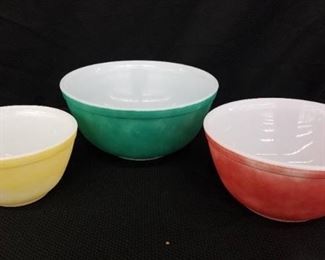 Lot of 3 Vintage Pyrex Mixing Bowls