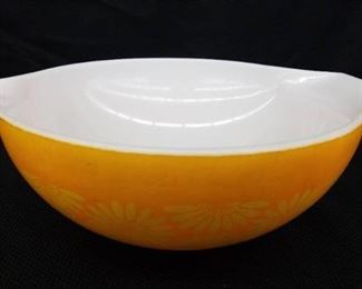 Vintage 4 Quart Pyrex Daisy Pattern