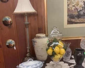 Another apothecary jar with fake lemons.