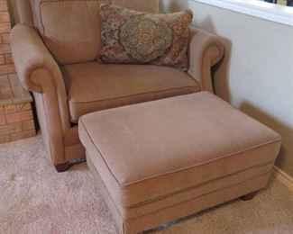 Chair with ottoman - Mayo Furniture