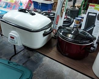 Kitchenware, crock pot, electric serving trays and roaster
