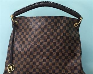 Unauthenticated Louis Vuitton bag 