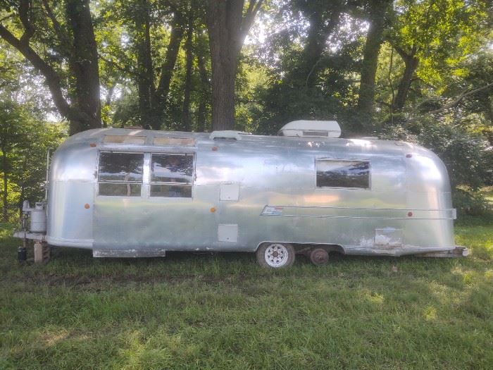 1968 International Land Yacht Airstream has clean Title 