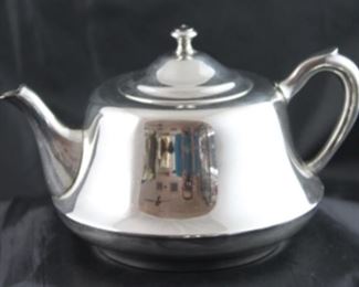 Crescent silverware manufacturing company 1939 to 1977 tea pot