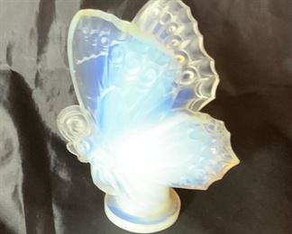 Sabino Large 6” post 1935 Opalescent Closed Wing Butterfly. Sabino France Signed in Script on Bottom
