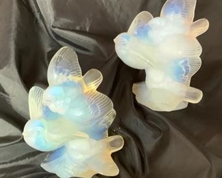 Vintage Sabino Opalescent Art Glass "Envolee” (In Flight) Songbirds (Cluster- 3)" in flight. Marked Sabin-Paris. (5”H x 5”W)