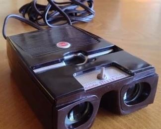 KODAK Kodaslide II Stereo Viewer with box and slides
