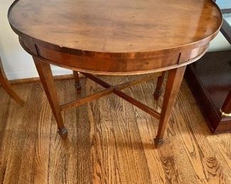 Vintage oval table with drink holders